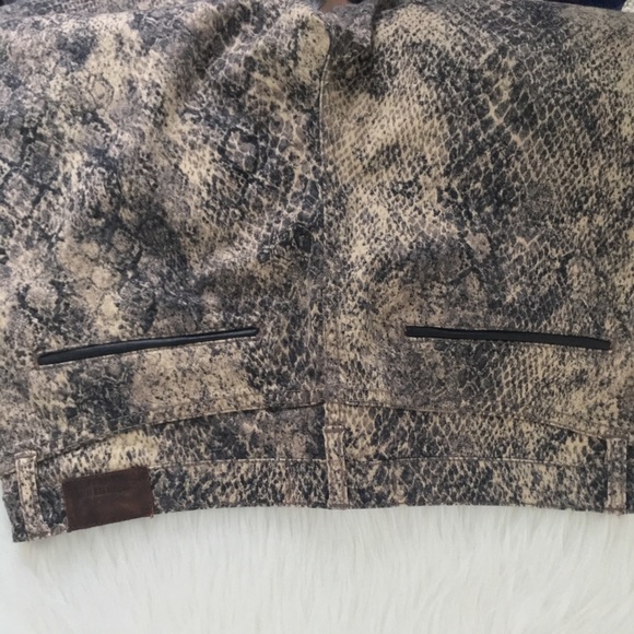 Zara Snakeskin Python Print Jeans / Size 6 - Picture 6 of 8